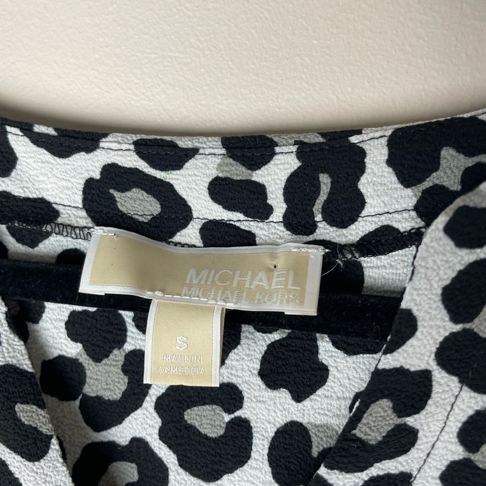 Michael Kors Leopard Animal Print Top Blouse Women’s Small White Black Gray - Picture 2 of 9
